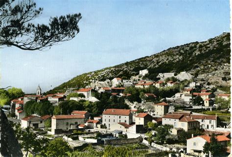 Le vin doux naturel rasteau, produit sur les communes de cairanne , rasteau et sablet , fait partie de l'appellation rasteau qui compte aussi des vins. Photo à Beaumes-de-Venise (84190) : Vue générale (carte ...