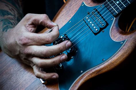 How To Learn To Play An Electric Guitar All Stringed
