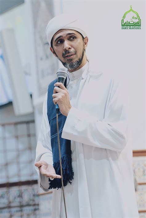 Kita tidak perlu menunggu waktu yang tepat untuk berubah, kerana kematian tidak akan menunggu kita untuk berubah. DOA UNTUK SEMUA Semoga Allah berkati majlis ini ...