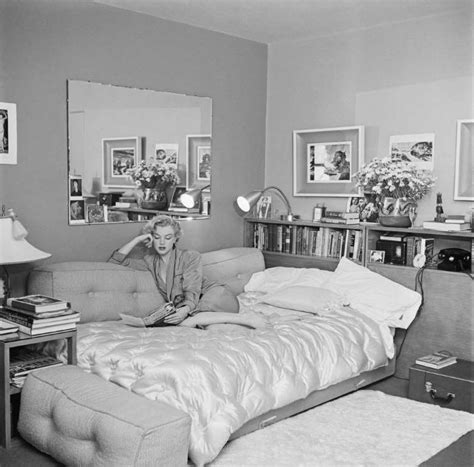 Marilyn Monroe S Sofa Bed Archive Photos Getty Images Marilyn