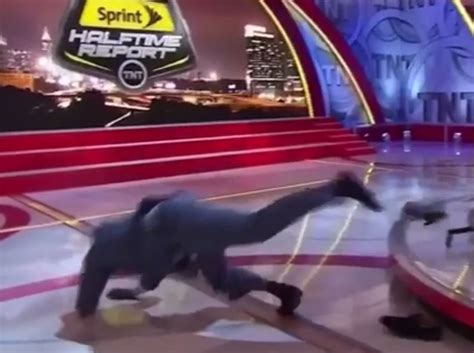 Twitter Reacts To Shaq Falling Out Of His Chair On TNT Video