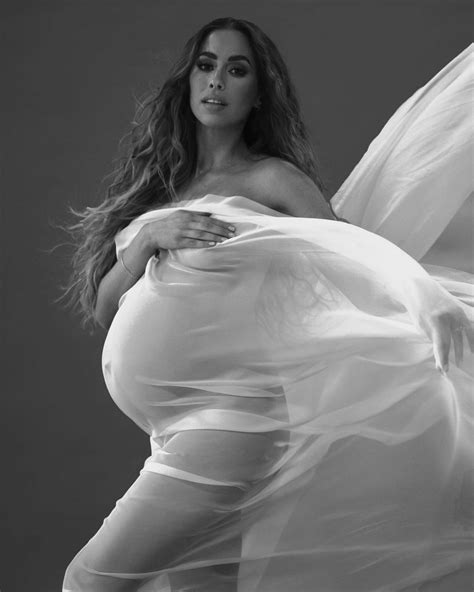 Inspiration On Instagram Kenzas Studio Maternity Photos Maternity