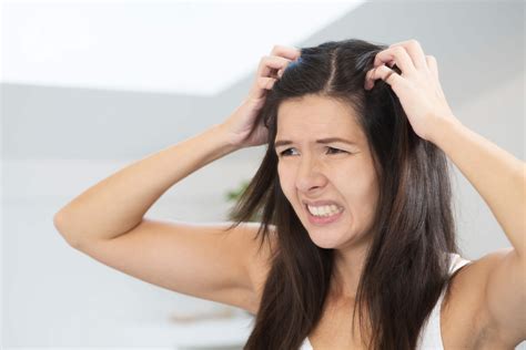 Dry Scalp Vs Dandruff How To Tell The Difference And Treat Them