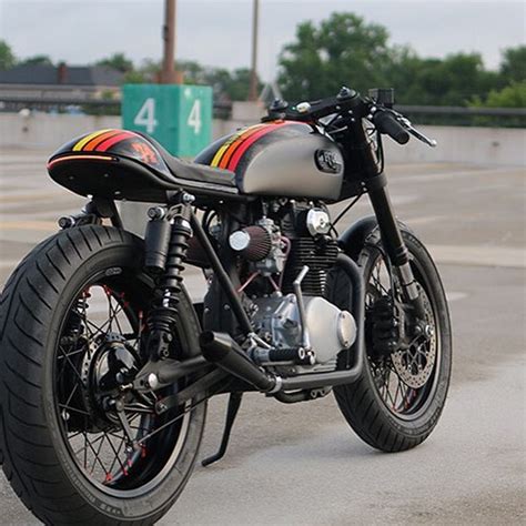 Di india, harga honda cb350 h'ness dibandrol sebesar 1.90 lakh atau setara dengan 38,5 jutaan rupiah off the road… sangat menarik tentunya untuk menantikan harga honda cb350 cafe racer atau scrambler yang rencananya akan diperkenalkan pada tanggal 16 februari 2021 mendatang… Source Honda CB350... | Honda, Blue green and Cafes