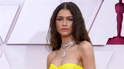 Zendaya Walked The Oscars Red Carpet In A Sexy Yellow Cut Out Gown