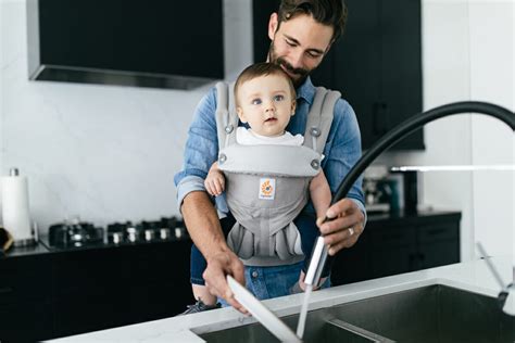 3 Best Baby Carriers For Dads Ergobaby Blog