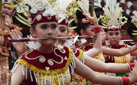 Suku Dayak Keanekaragaman Budaya Di Pulau Kalimantan Vrogue