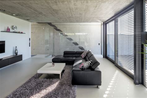 Das private stiftungskrankenhaus mit fachabteilungen der inneren medizin, operativen medizin und diagnostischen medizin leistet eine umfassende medizinische versorgung auf hohem niveau. Einfamilienhaus RO10 - Contemporary - Living Room ...