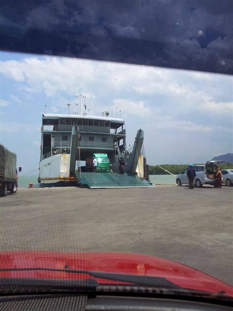 Hmmm.nampak susah kan.kalau nak murah jika berhasrat untuk bawa kereta melalui my roro, perkhidmatan ini hanya untuk sekali sehari sahaja. www.penbiru.com: BAWA KERETA KE LANGKAWI