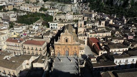 I cittadini tra i 75 e i 79 anni di età (dotati di tessera sanitaria e codice fiscale) ma come funzionerà il sistema di prenotazione con poste? Prenotazione vaccini anti Covid: Poste Italiane attiva ...