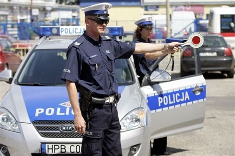 Do protestu przed komendą powiatową policji w lubinie przy ulicy traugutta doszło w niedzielę. Policja sprawdzała trzeźwość kierowców | Lubin Nasze Miasto