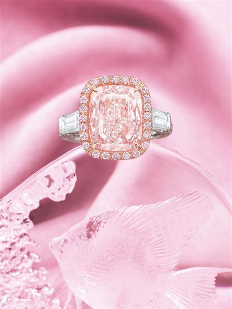 Кольца с камнями розового цвета 70 фото