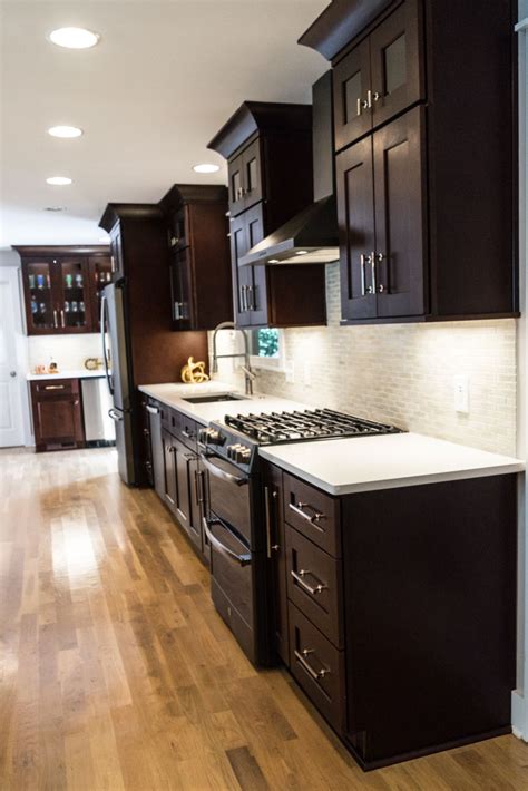 Simply contrast brown cabinetry with white marble or quartz countertops for a look that's light on the eyes yet still full of character. Brown Cabinet Kitchen with With White Quartz Countertops. Large Kitchen Island. White Tile ...