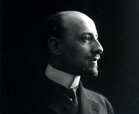 D'annunzio nasce nel 1863 a pescara e ha una formazione classicista e cattolica. Vate ed eroe. Ricordando Gabriele D'Annunzio a ottant'anni ...