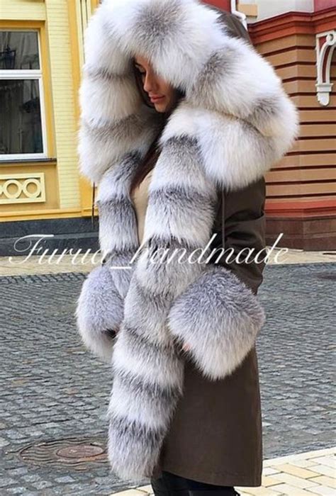 Pin By Lynxette On Massive Fur Trims Fur Parka Fur Hood Coat Fur