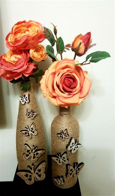 Personaliza tu lugar de trabajo o estudio a tu gusto y sin gastar de más, solo lo necesario. Floreros forrados con yute y decorados con mariposas de ...