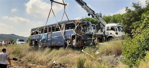 Çanakkale de tur otobüsü devrildi Bir ölü 54 yaralı Çanakkale haberleri