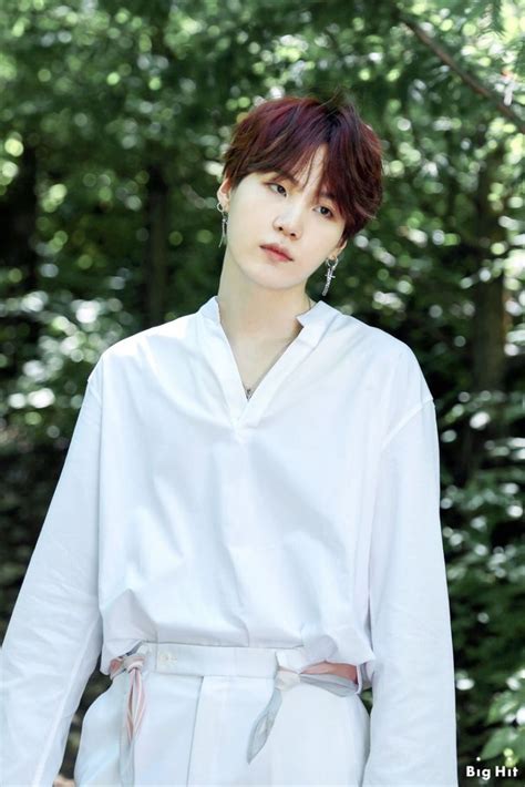 Because why tf not okay lowkey might spam about bts tbfh if i wanna rant, here it is if im tagged, that'll go here too. Quem é Suga? Tudo sobre o talentoso rapper do BTS em 2020 | Suga, Rapper, Foto suga