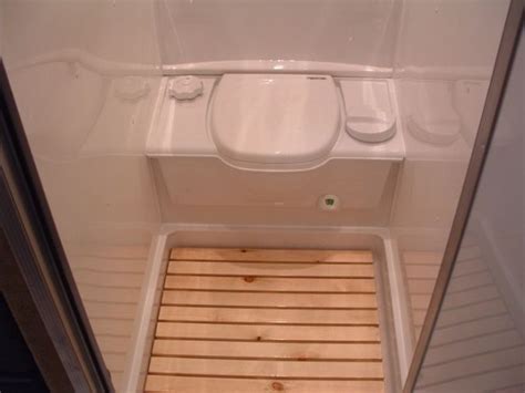 Kleines Wohnmobil / Anhänger Badezimmer Ideen - #Anhänger ...
