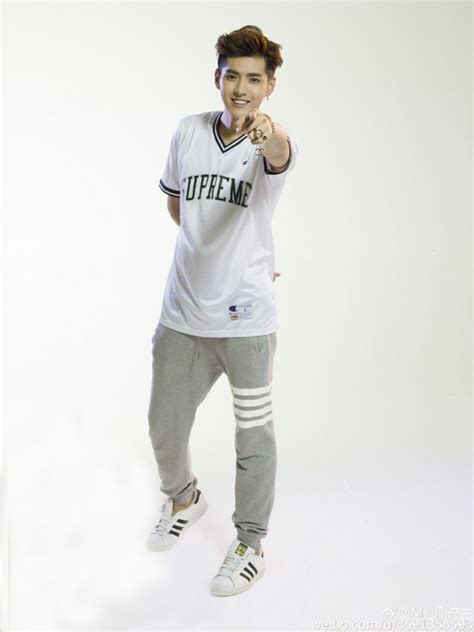 02.05.93 tao (타오) huang zitao (黄子韬) 20.04.90 luhan (루한) lu han (鹿晗) 06.11.90 kris (크리스) wu yi fan (吴亦凡). 吳亦凡列惡行 迎戰前東家告違約 - 自由娛樂