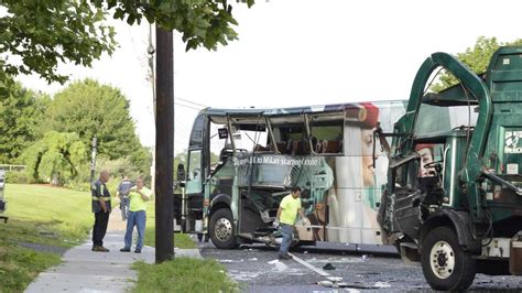 Hampton Jitney Garbage Truck Drivers Hurt In Southampton Crash Newsday