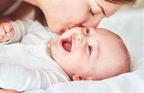 Vom ersten zahn bis zum letzten: Erste zähne baby wann | Zahnen: Babys erste Zähne. 2020-05-03