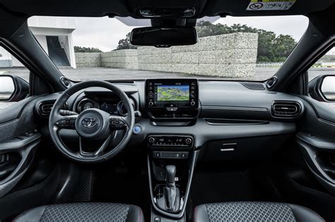 In the event your vehicle is stolen, toyota stolen vehicle trackingcs4 can work with police to help recover your car. Toyota Yaris, un híbrido de última generación más potente ...