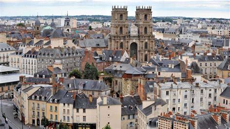 You can find rennes to the west of france in the region of brittany, of which it is the capital. Rennes, l'une des villes les plus dynamiques de Bretagne