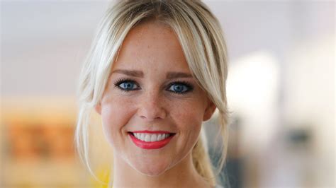 Chantal janzen is a dutch actress, singer and tv presenter. Chantal Janzen schrikt van naakte man | RTL Boulevard