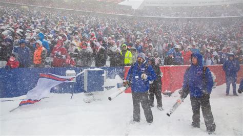 Heres A Look At The Coldest Games Ever In Nfl History