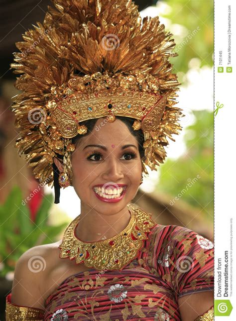 It encompasses a major juncture of earth's tectonic plates, spans two faunal realms, and. Indonesian bride stock image. Image of authentic, people ...