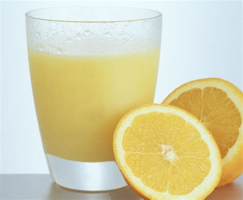 Molto sostanziosi, nutrienti e vitaminici, i succhi di frutta sono delle bevande che si possono assimilare sin dalla più tenera età.la polpa della frutta ha già un sapore dolce, per via della presenza del tipico zucchero: Succhi di frutta: un mercato contaminato - Imbottigliamento