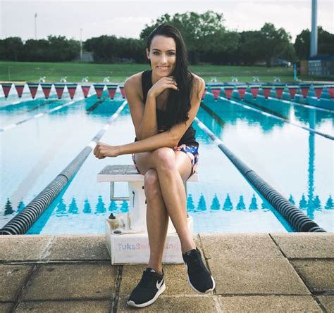 Tatjana schoenmaker is a south african swimmer specialising in breaststroke events. MEET SOUTH AFRICA'S TOP WOMAN SWIMMER! - thislife