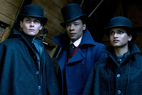 Netflix Shadow and Bone video shows booktubers praising book adaptation