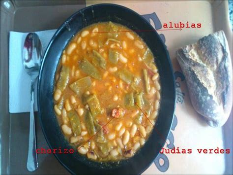 Una plato de cuchara tradicional, sencillo y sabroso y además de todo económico e. Alubias con chorizo y judías verdes | Alubias con chorizo ...