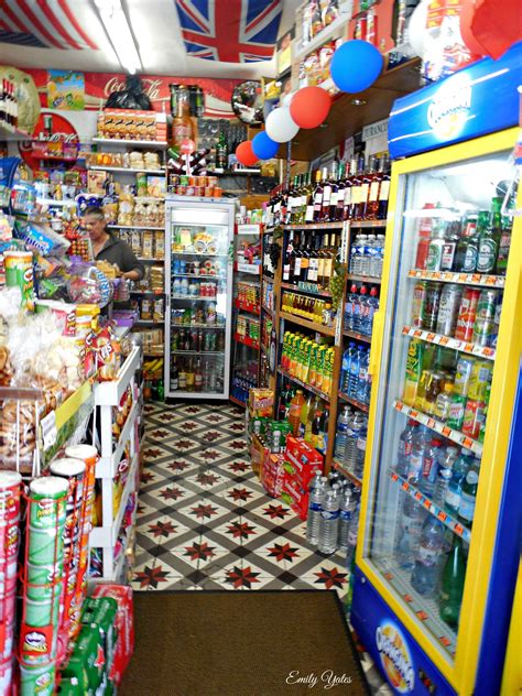 Valitse laajasta valikoimasta samankaltaisia kohtauksia. Small shop in Lourdes France | Lourdes france, France, Lourdes