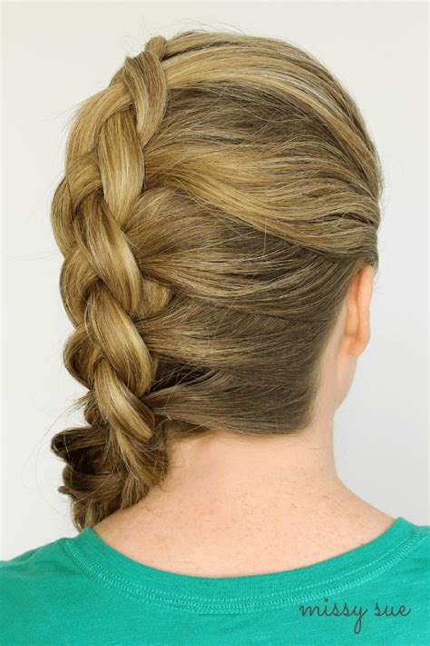 So what happens when we need a new do to go with our slightly edgy ensemble? Braid 1-Mohawk Dutch Braid