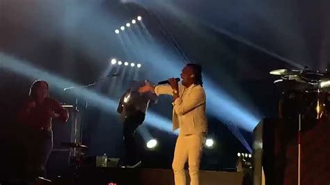 Newsboys Jesus Freak Fan Brought On Stage To Do Toby Mac Part Youtube
