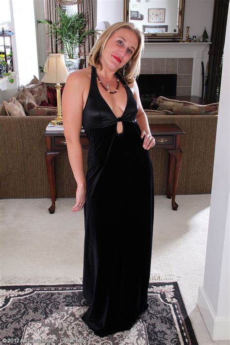 Blond Haired And Elegant Opportunity From Milfs30 Shows