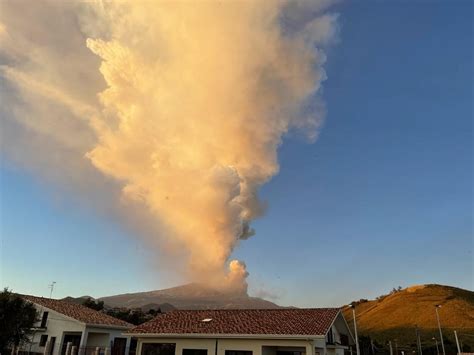 Maybe you would like to learn more about one of these? Ätna Aktuell Ausbruch 2021 - Go-Etna