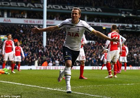 Tottenham Hero Harry Kane Pictured Celebrating Arsenals Invincibles