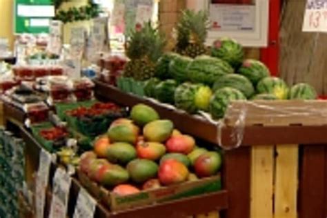The following stores carry mostly vegetarian food and vegetarian food related items noah's natural foods 2395 yonge st. The Best Fruit & Vegetable Stores in Toronto
