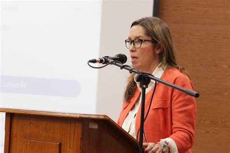 Ministra María Fernanda Suárez Interviene En El Foro Conveniencia Del