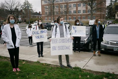 Online Cheating Charges Upend Dartmouth Medical School The New York Times