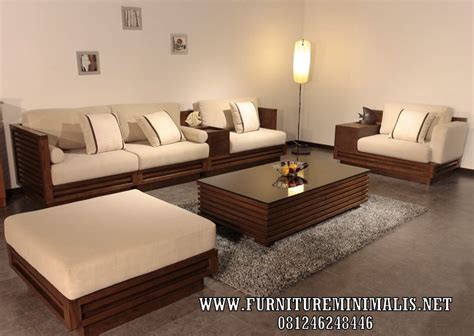 Kursi tamu kayu yang satu ini dapat menonjolkan kesan klasik sekaligus vintage pada ruang tamumu. Set Kursi Tamu Minimalis Modern Terbaru | Desain furnitur ...