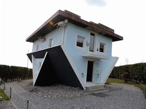 Nur wenige meter trennen sie vom weißen sandstrand. Umgedrehtes Haus Welt Steht Kopf Trassenheide Usedom (2 ...