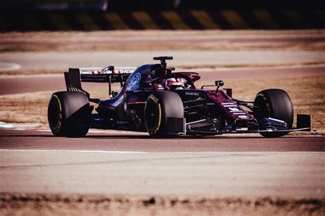 Alfa romeo have now revealed their 2021 livery! F1 - L'Alfa Romeo 2019 en piste avec Kimi Räikkönen à Fiorano