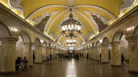 Metro ist der marktplatz der gastronomie! Meist fotografierte Metro Station in Moskau: Komsomolskaya ...