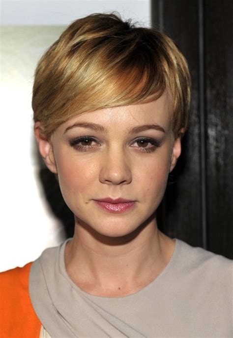 Carey Mulligan Cute Short Pixie Haircut With Side Swept Bangs Styles