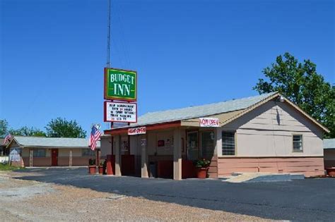 Budget inn offers free parking to the guest, convenient amenities and services, exceptional value, and a central location for business and leisure travelers as well as wedding and convention attendees. Budget Inn (Hamilton, TX) - Motel Reviews - TripAdvisor